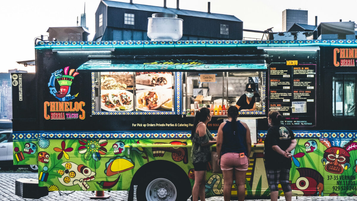Food truck : pourquoi le covering sur mesure est devenu un outil de différenciation à part entière